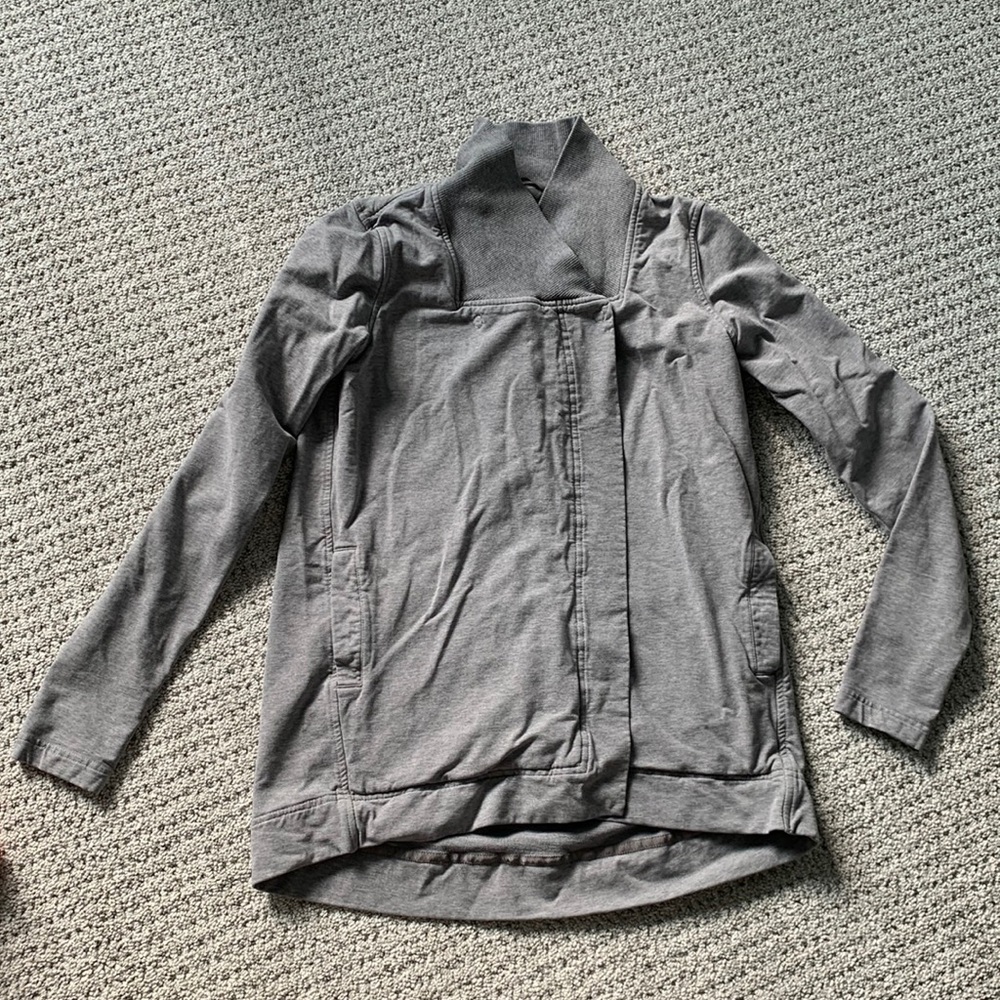 Lululemon sweatshirt jacket size 4